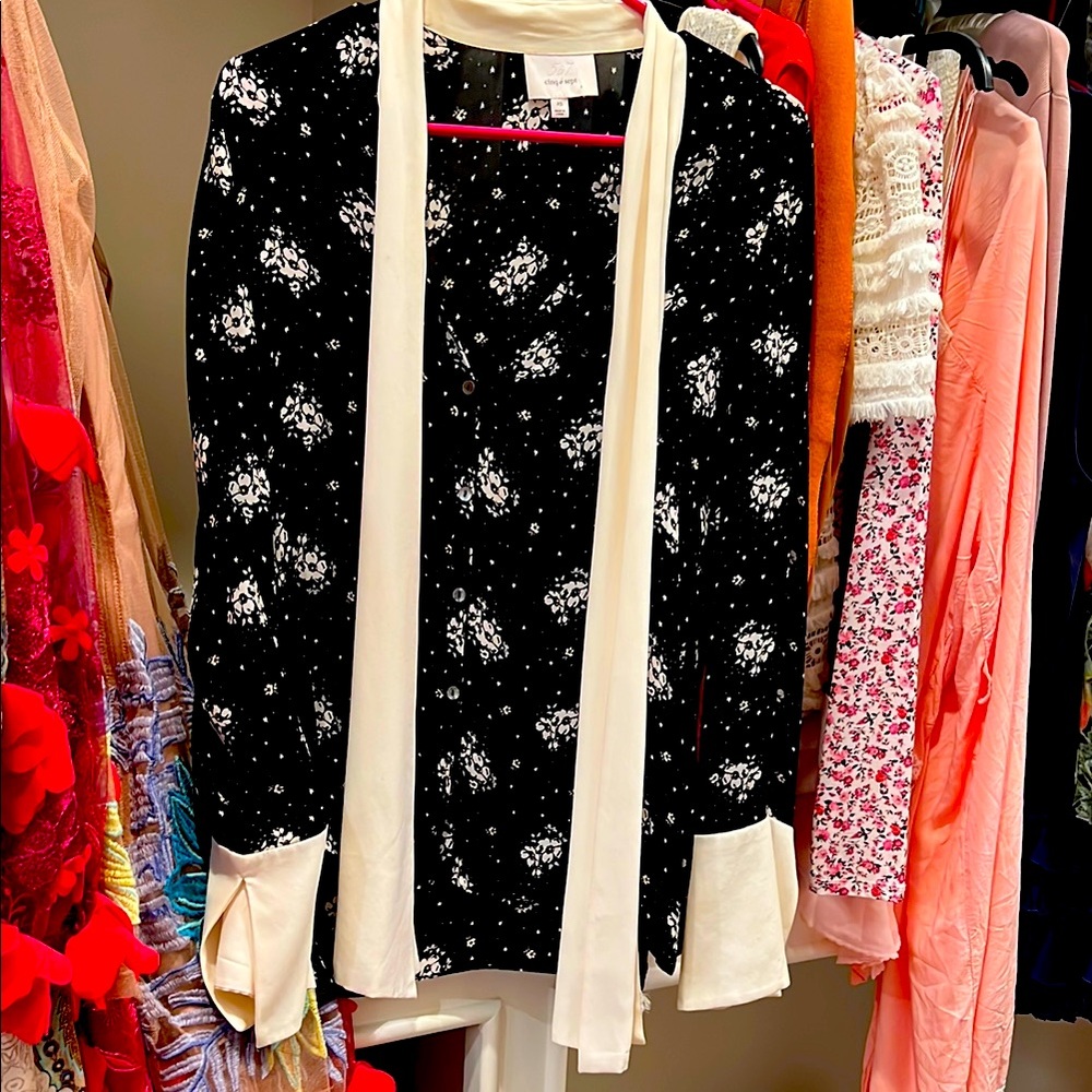 Cinq a sept classy Blouse with Scarf
